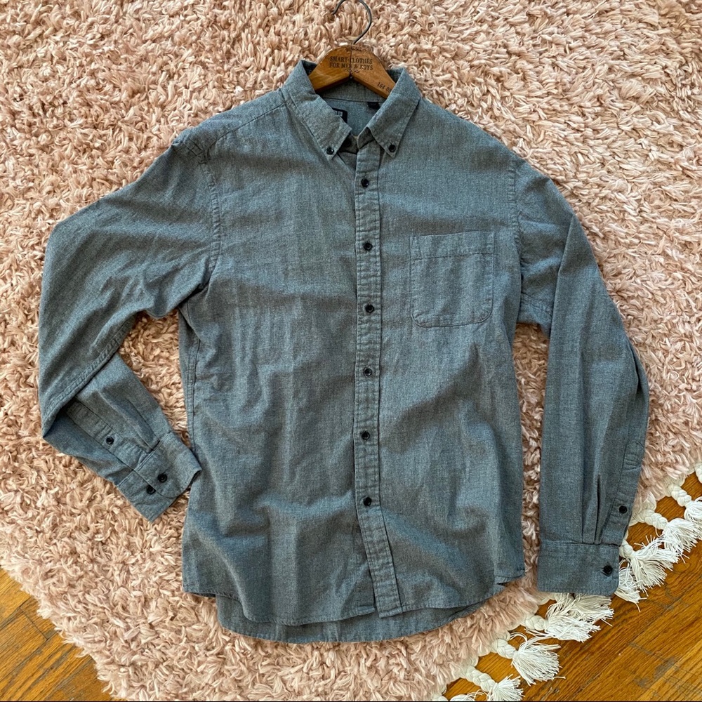 Gray Uniqlo flannel button up shirt